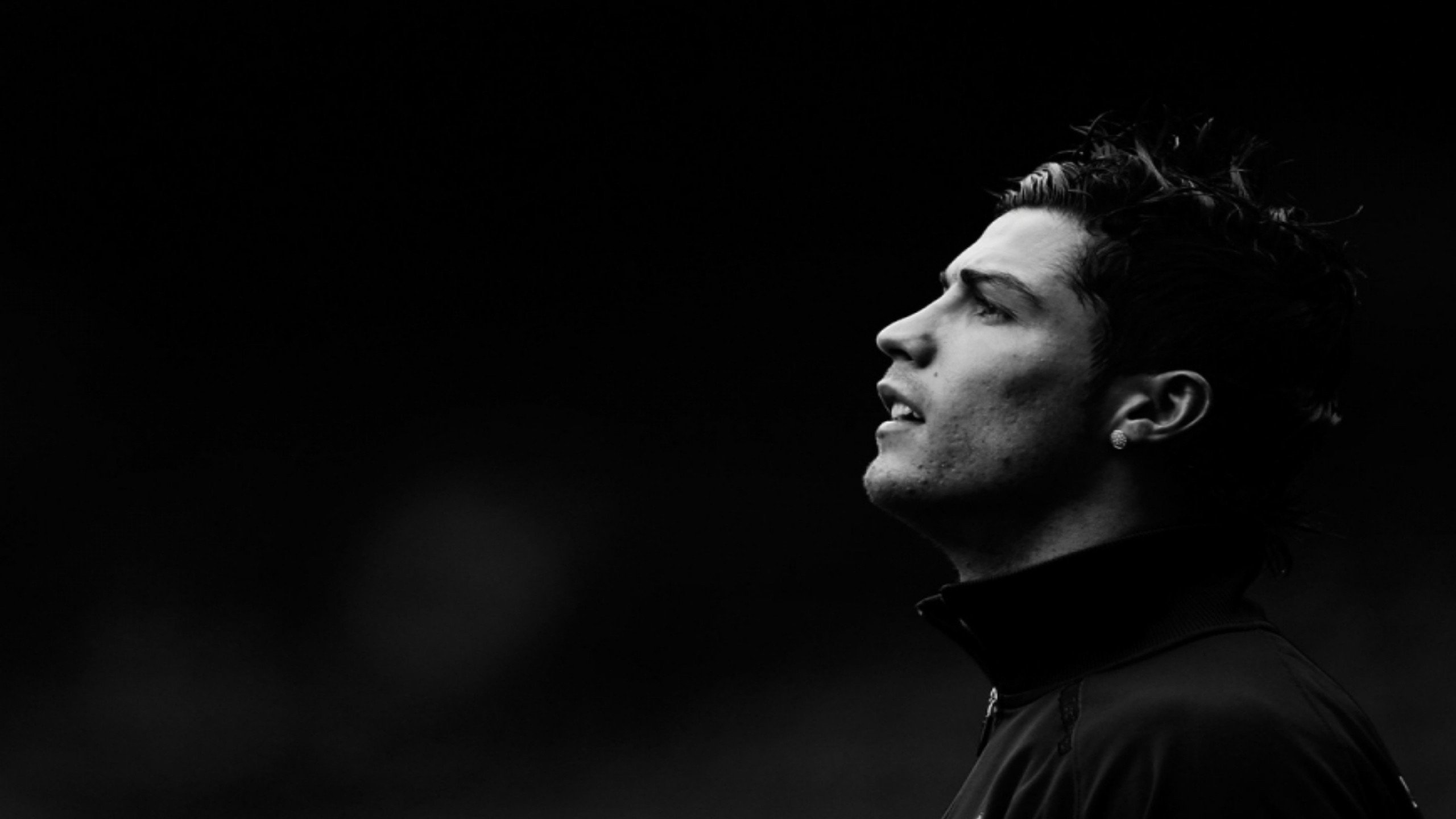 开云足球体育-战术奏效！内马尔双翼齐飞压制本菲卡整场无力还手，战术奏效！内马尔双翼齐飞压制本菲卡整场无力还手